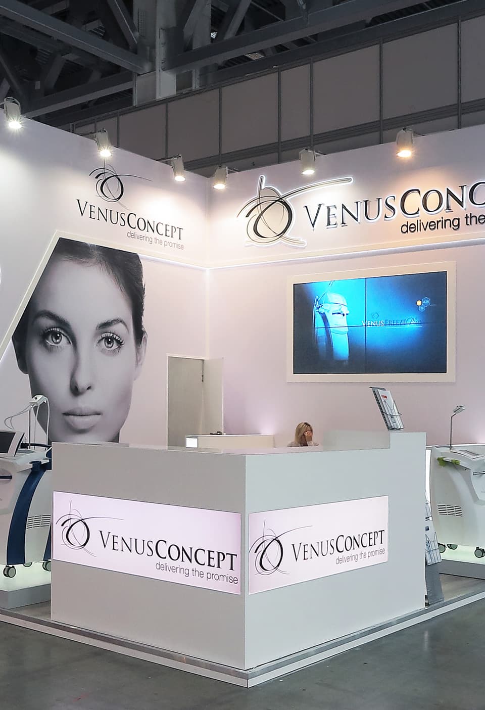 Выставочные стенды для компании — venus-concept-2